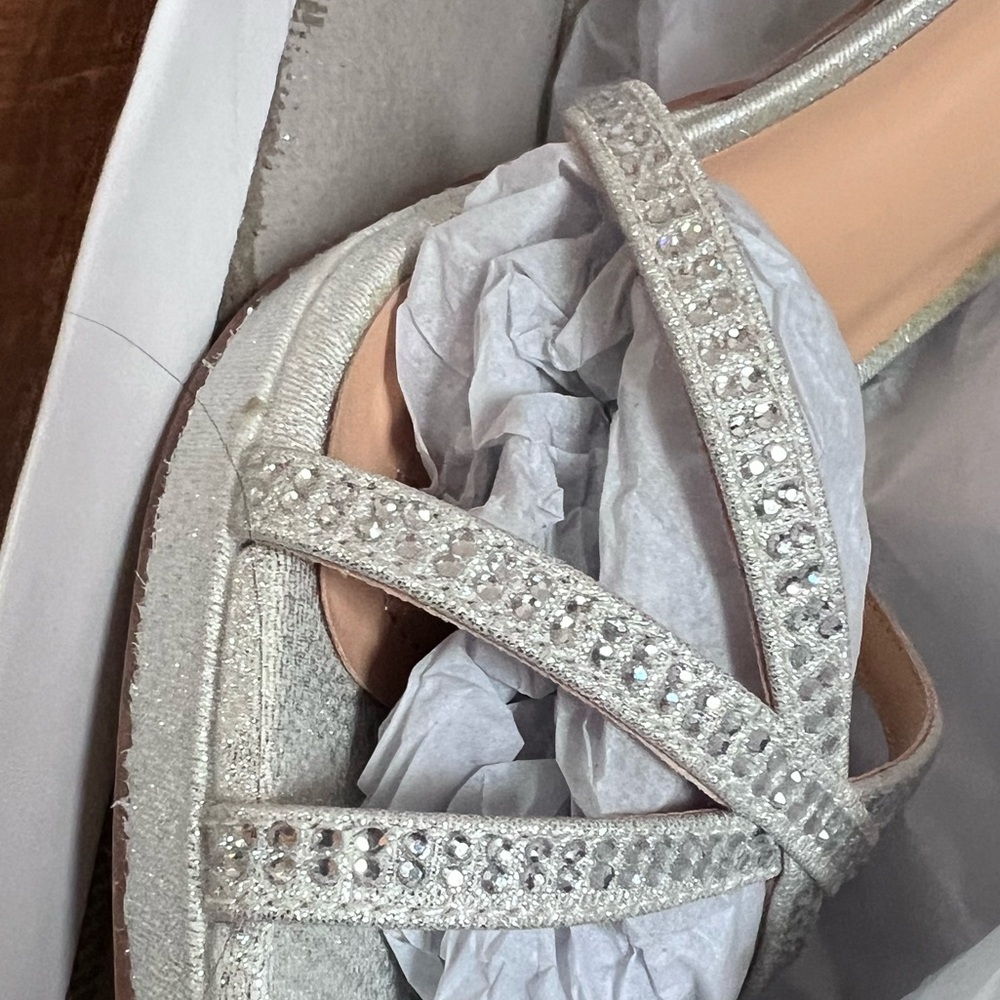 Badgely Mischka Silver Strappy Heels Size 10 - Picture 6 of 6